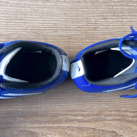 Kids Adidas Soccer Cleats 10c - Picture 4 of 4